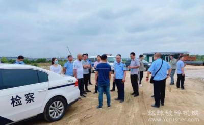 黄州区生态环境分局对44家机制砂厂开展联合督查